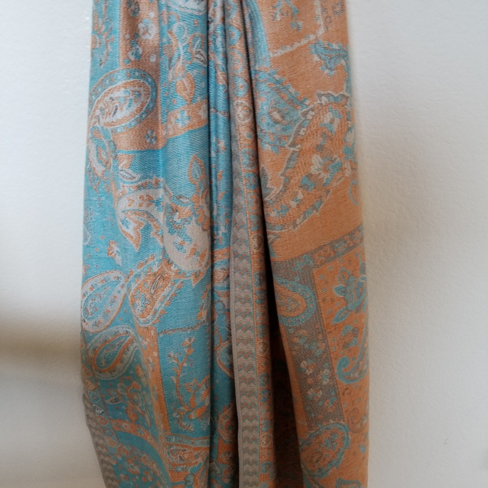 Reversible scarfs